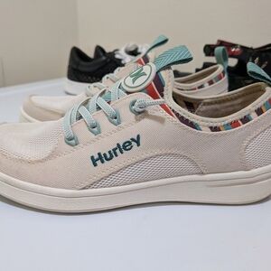 Hurley Cream Canvas Sneakers with Teal Laces and Multicolor Striped Insole